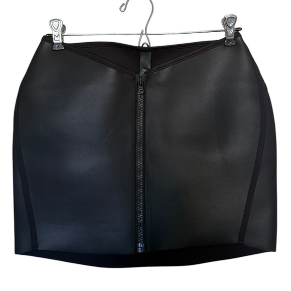 Skims Rubberized Scuba Swim Velcro Mini Skirt - Picture 5 of 10